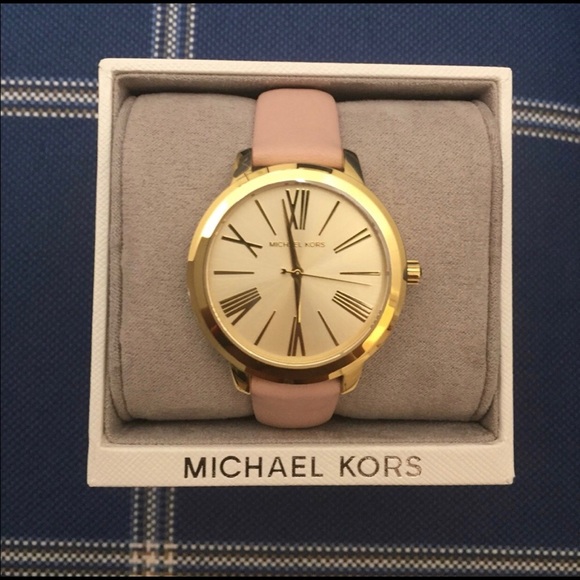 MICHAEL KORS BABY PINK LEATHER WATCH 🕰 - Picture 1 of 7